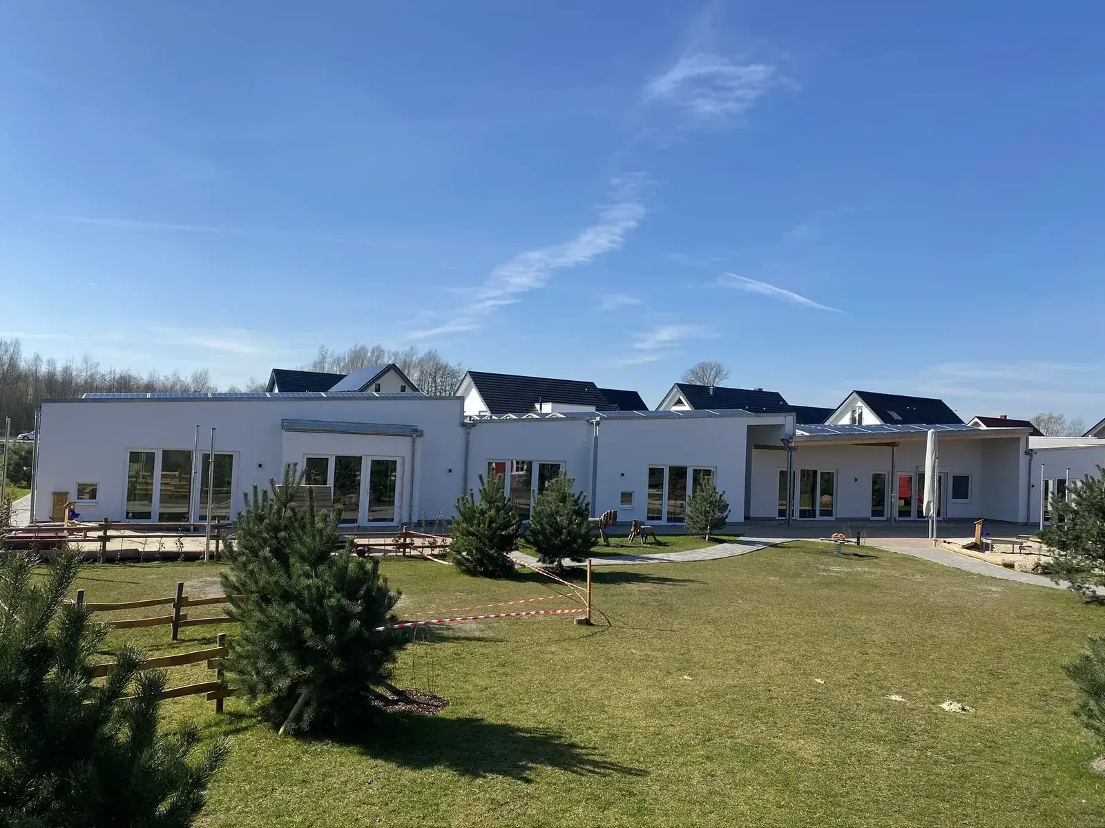 Kindergarten-Neubau mit neuen Fenster- und Türelementen