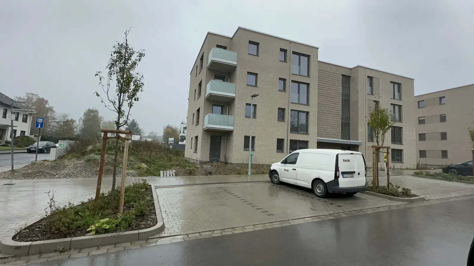 Neu gebaute Mehrfamilienhäuser an der Grünewaldstraße